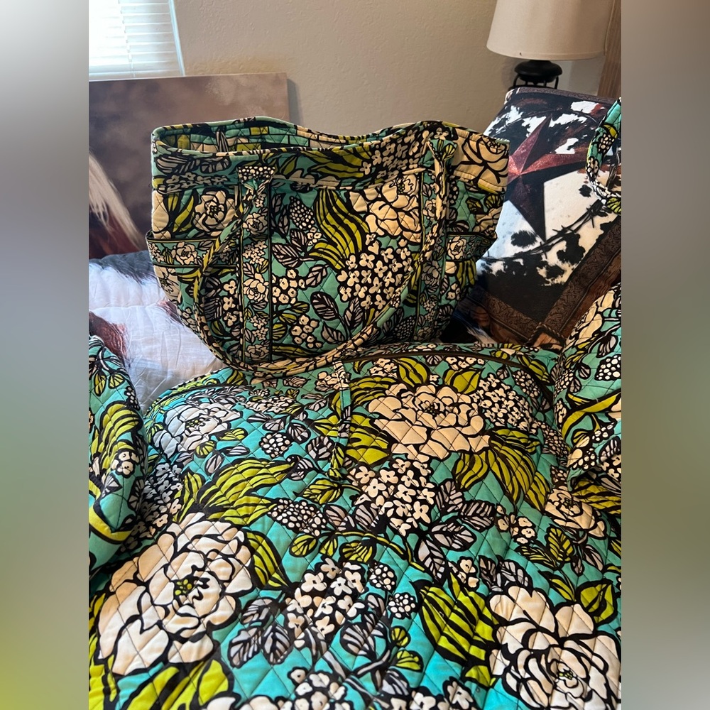 Vera Bradley large four piece set